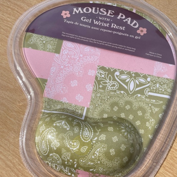 NWT Urban Outfitters Graphic Print Wrist Rest Mousepad - Picture 3 of 6